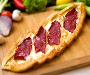 Kaşarlı Pastırmalı Pide